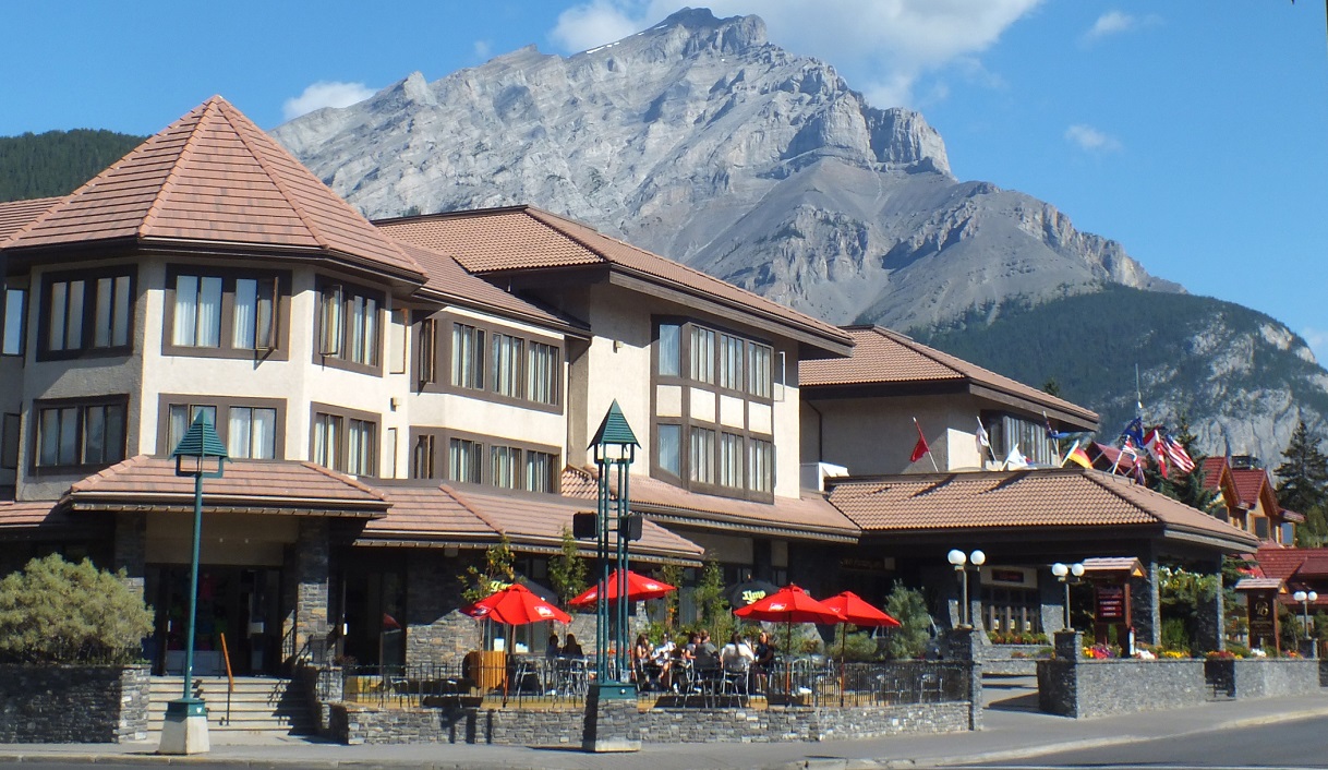 Banff-Elk and Avenue1