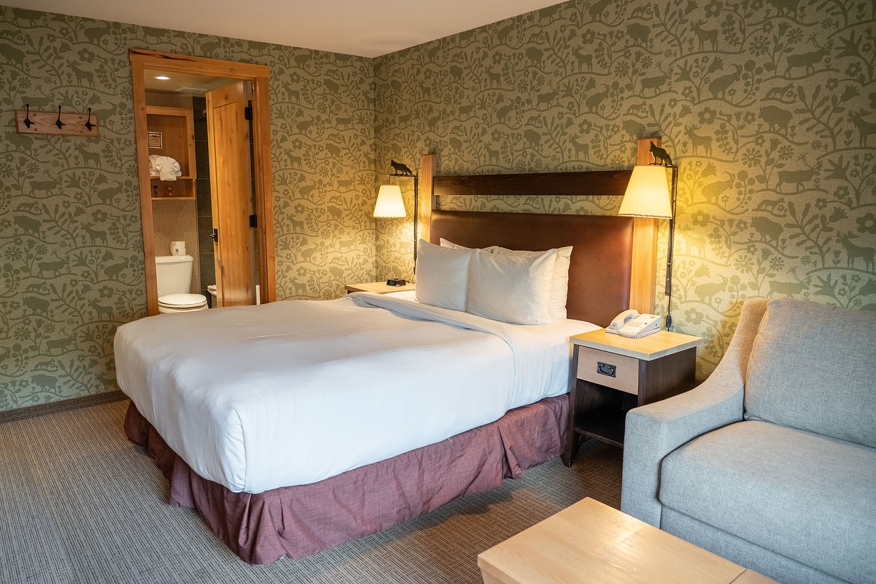 Banff-Fox Hotel & Suites4