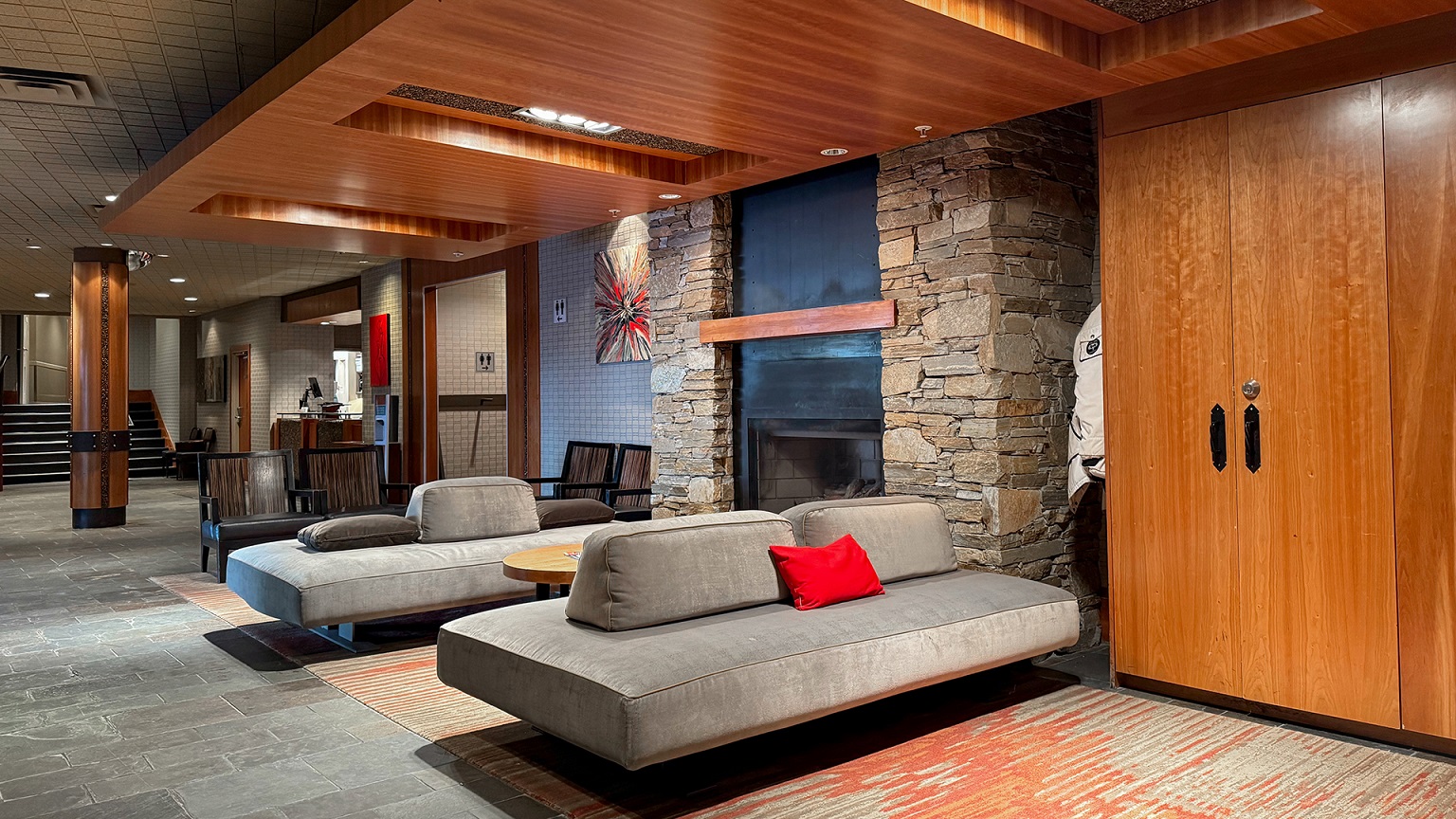 Whistler - Listel Hotel - Lobby