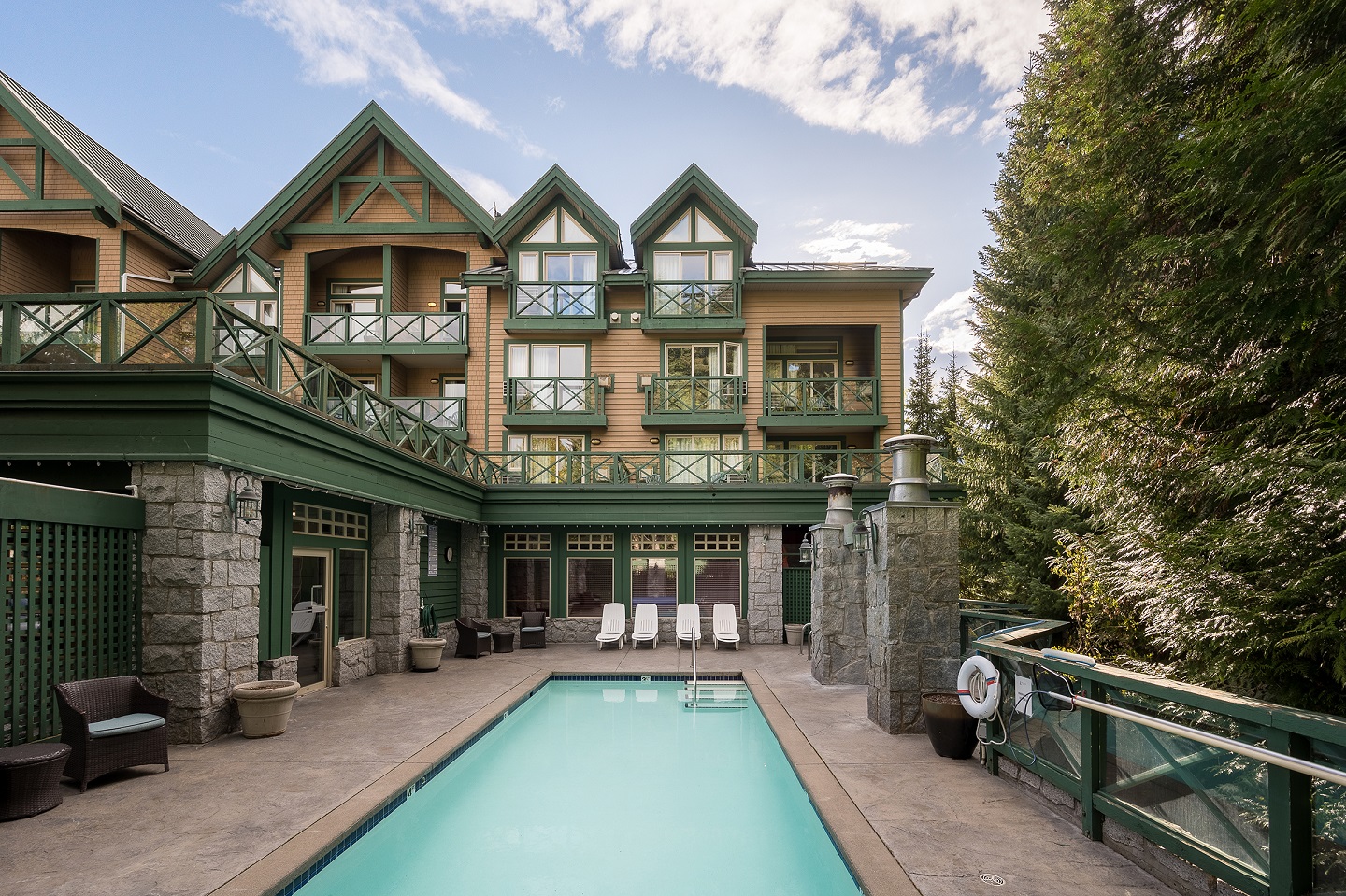 Whistler - Pinnacle Hotel Whistler Village - Pool 3