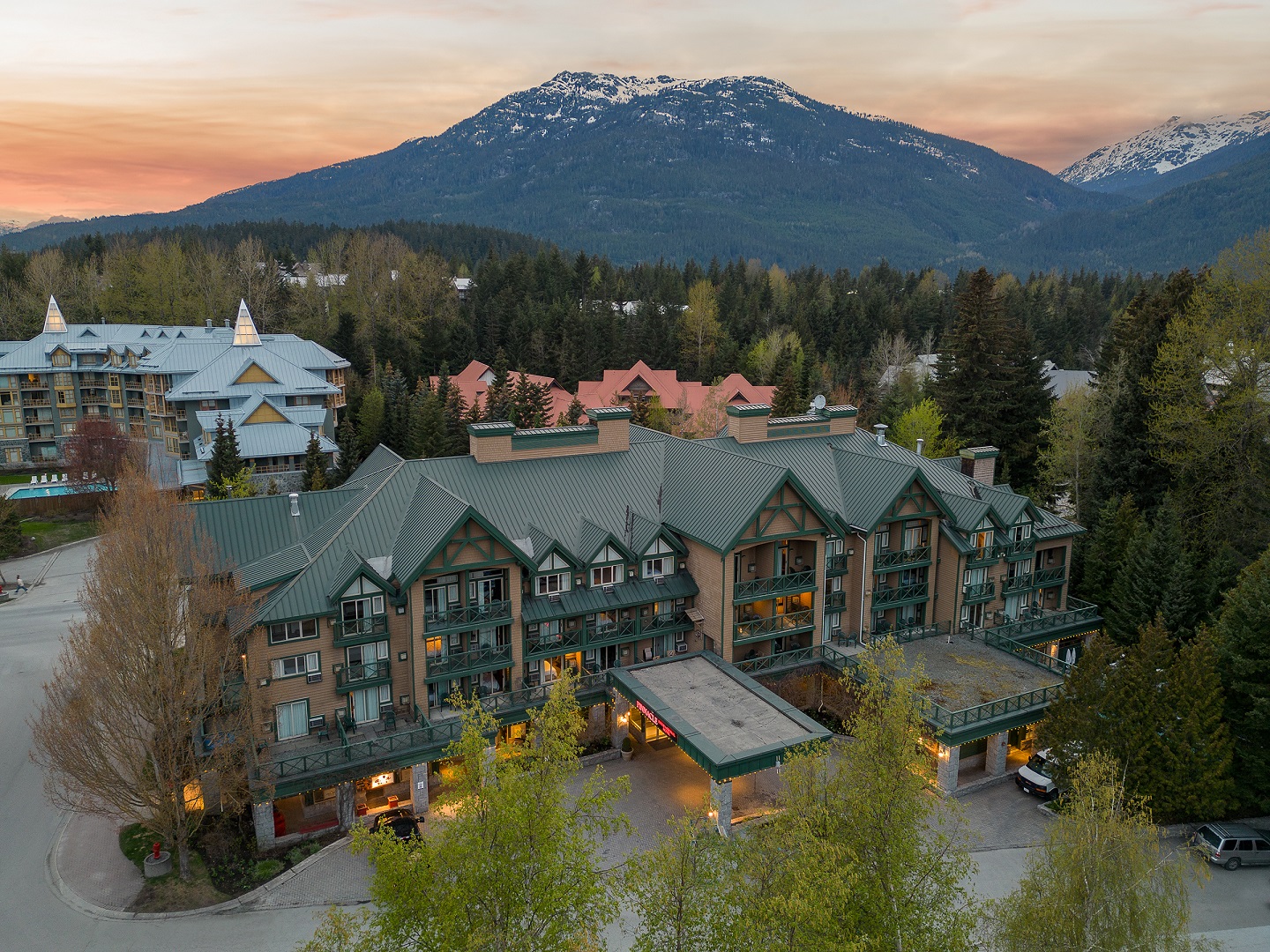 Whistler - Pinnacle Hotel Whistler Village - außen 4