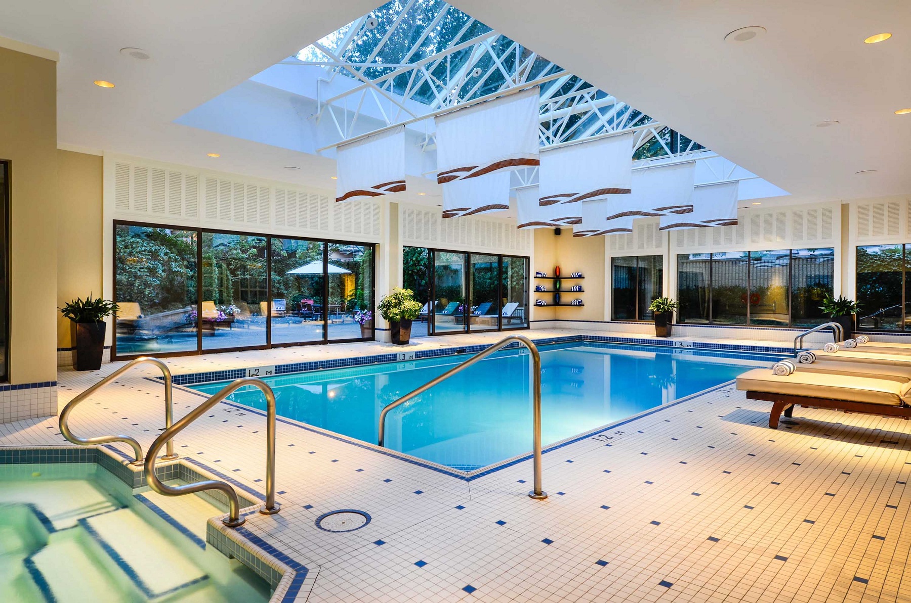 Vancouver - Sutton Place Hotel - Pool 3