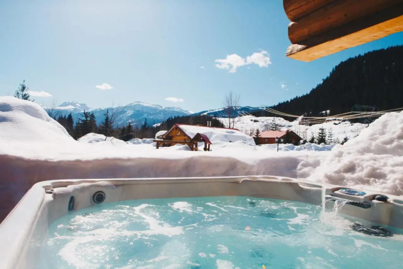 Revelstoke - Glacier House Resort Pool