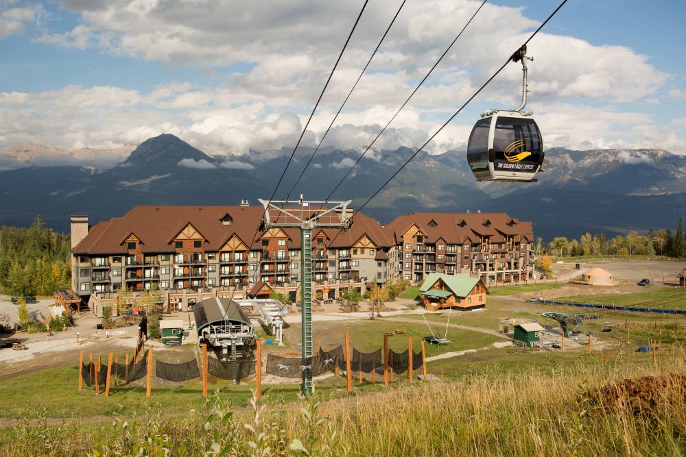 Kicking Horse - Glacier Mountaineer Lodge - außen