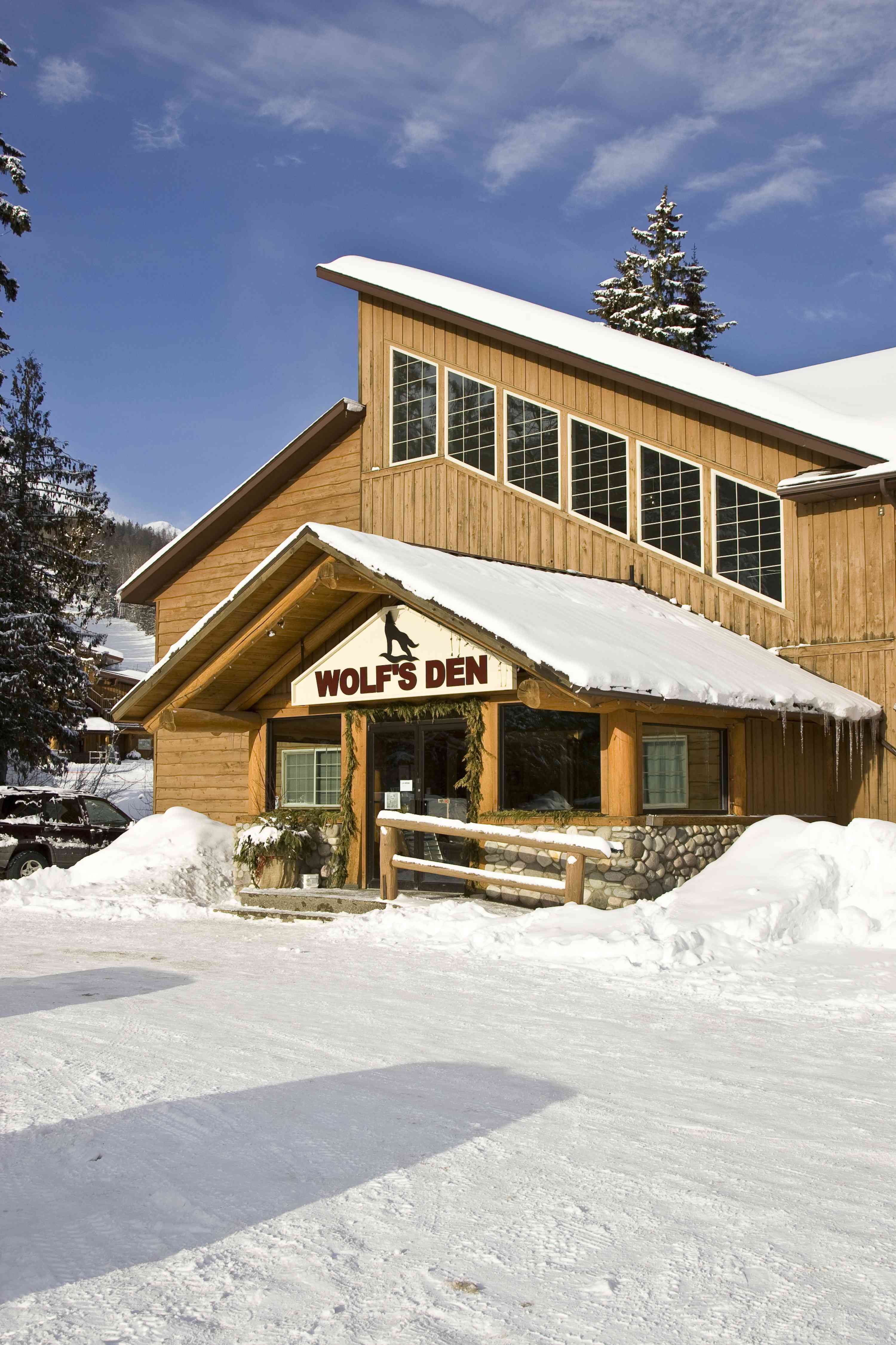 British-Columbia/Fernie/Wolf´s Den Lodge/YFRWD_exterior_003