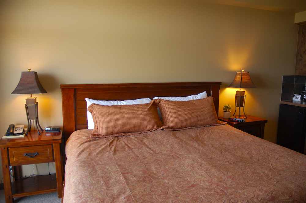 British-Columbia/Kicking Horse/Mountaineer Lodge/YGNML_room_007