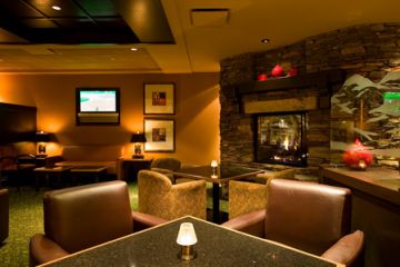 Banff-Park-Lodge-Lounge-Lobby-neu